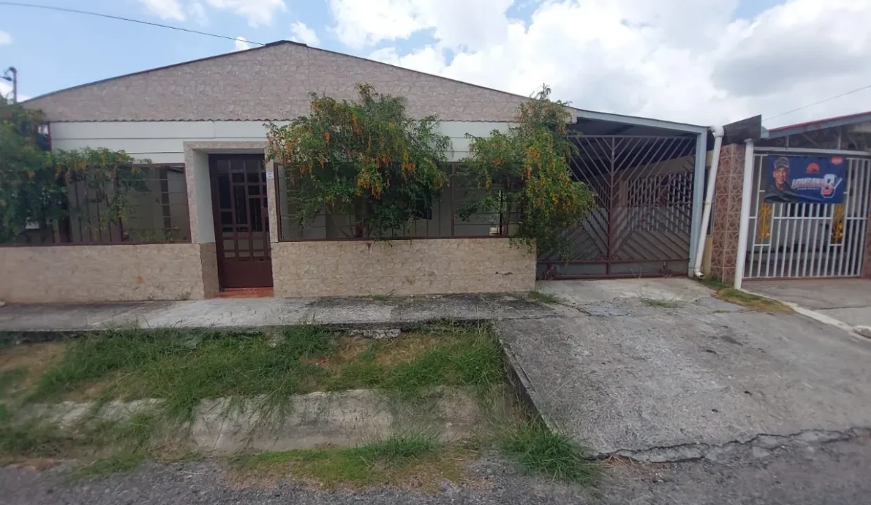 casa-venta-altos-del-prado-penonome-frontal