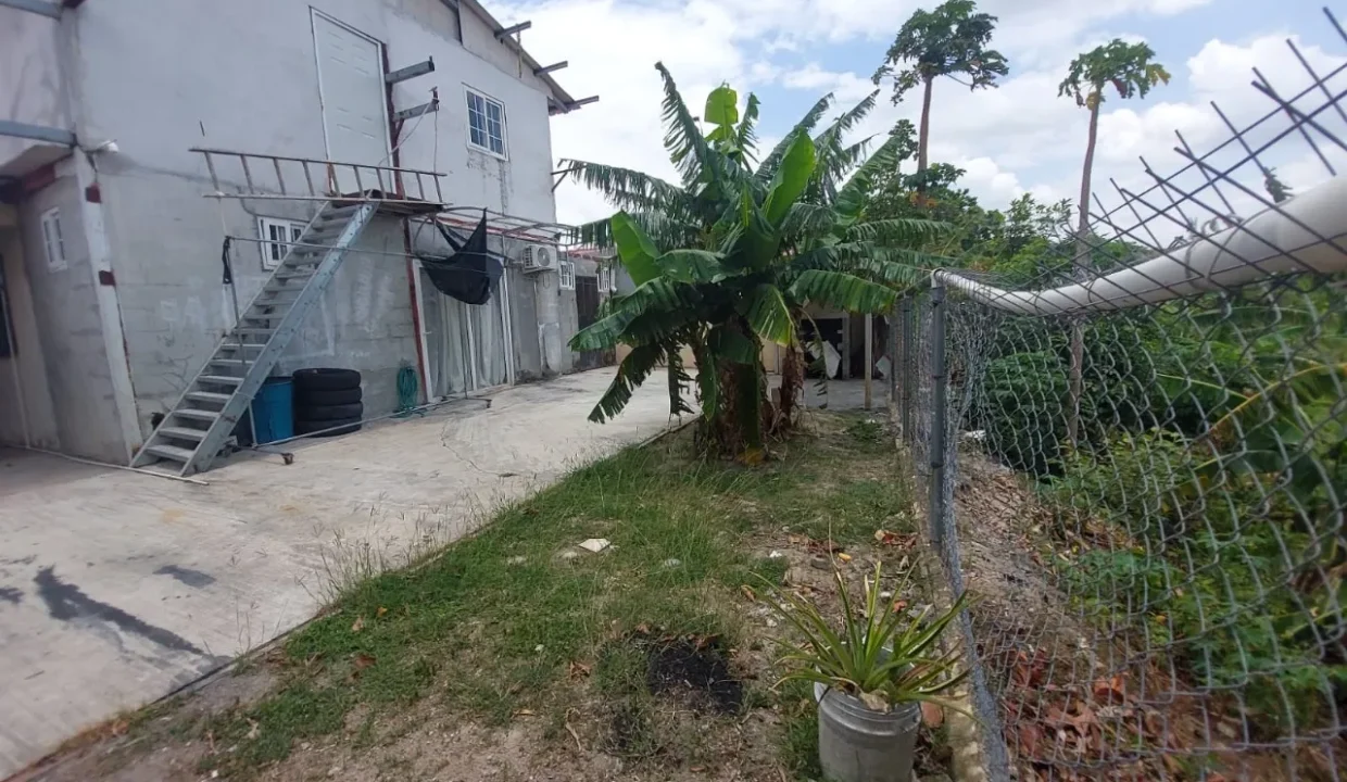 casa-venta-altos-del-prado-penonome-patio