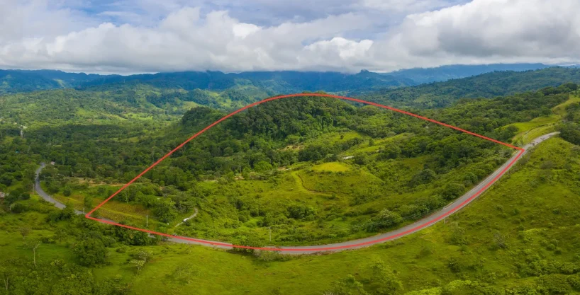 Vista aérea de terreno en venta en Panamá La Pintada Coclé 20 acres